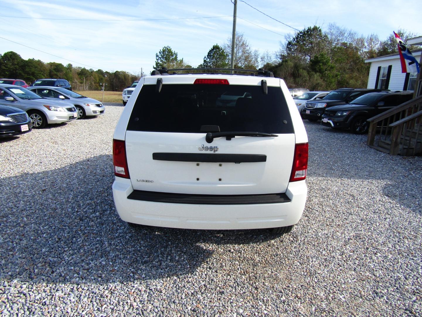 2009 WHITE Jeep Grand Cherokee (1J8GS48KX9C) , Automatic transmission, located at 15016 S Hwy 231, Midland City, AL, 36350, (334) 983-3001, 31.306210, -85.495277 - Photo#6